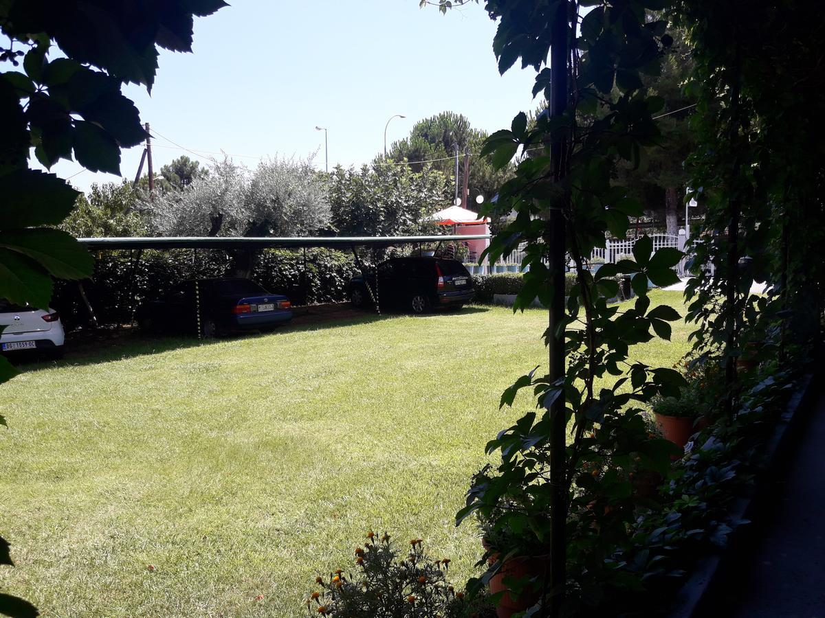 Nana Hotel Kamena Vourla Exterior foto